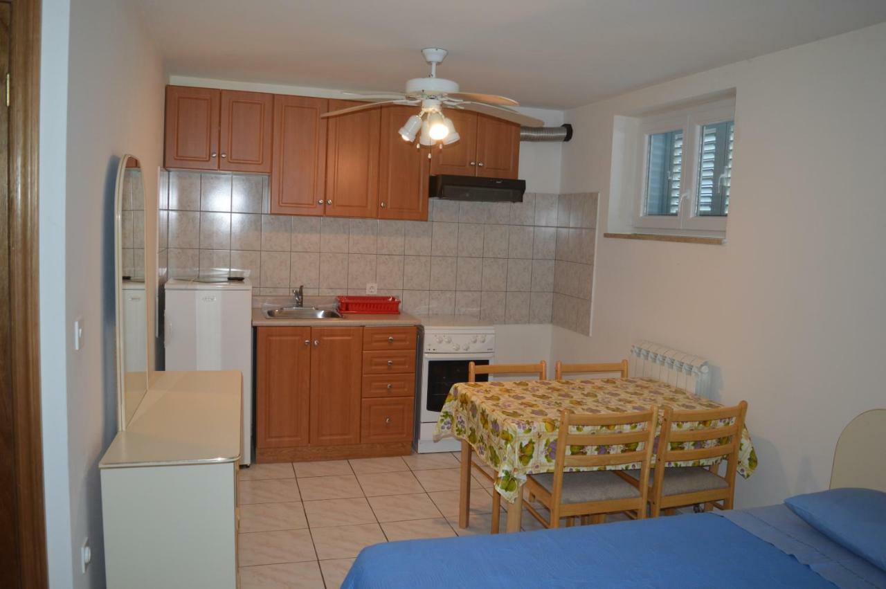 Apartments Charlie Đảo Krk Ngoại thất bức ảnh