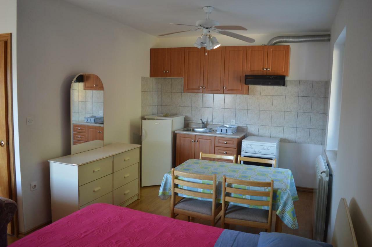 Apartments Charlie Đảo Krk Ngoại thất bức ảnh